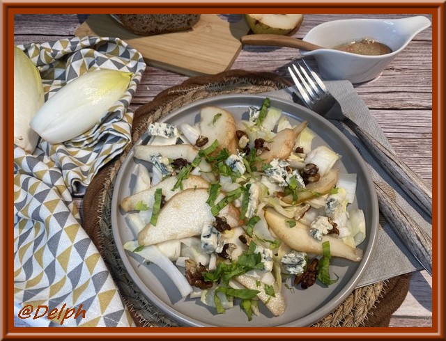 Salade d’endives, à la fourme d’Ambert, poire et noix
