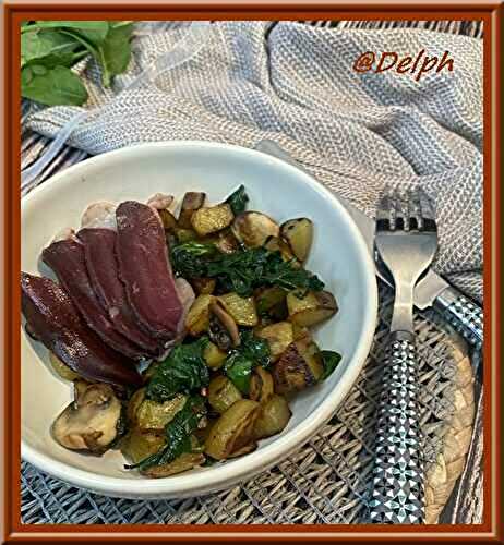 Poêlée de pommes de terre, champignons, épinards et magret de canard