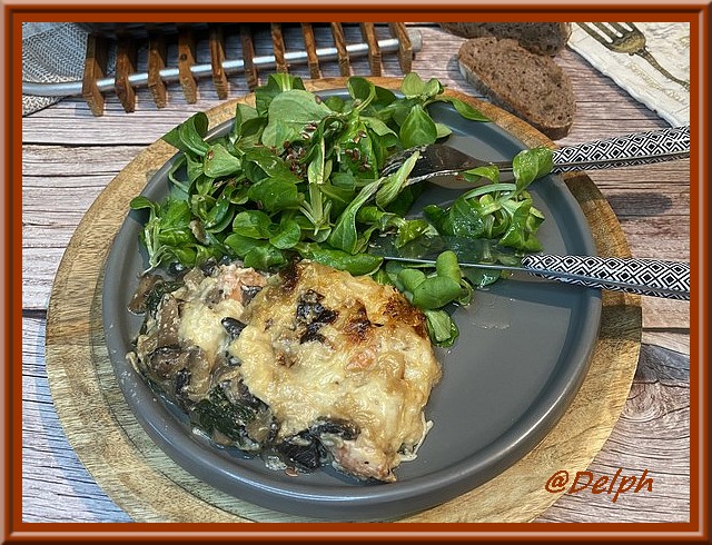 Gratin de truite fumée aux champignons et épinards