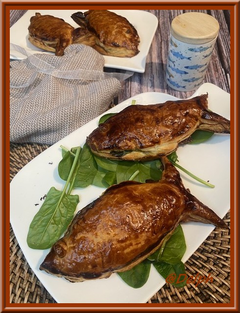 Poissons feuilletés à la truite fumée et épinards.