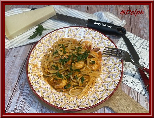 Spaghetti aux  crevettes et sauce tomate