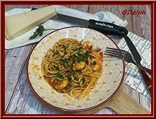 Spaghetti aux  crevettes et sauce tomate