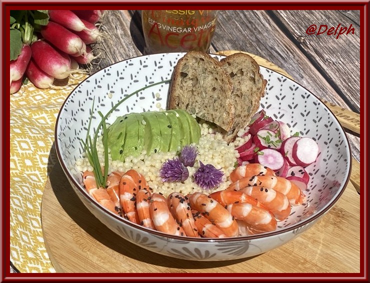 Salade de crevettes, avocat, radis et pâtes plomb