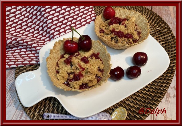 Compote de cerises et kiwis avec un topping de crumble