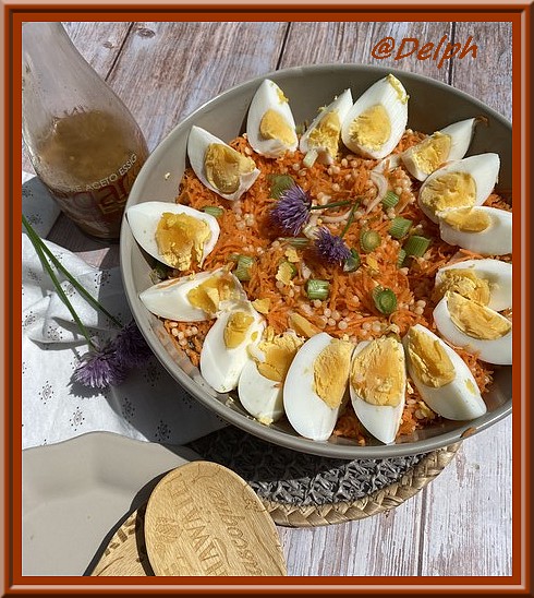 Salade de carottes râpées, pâtes plomb et oignons.