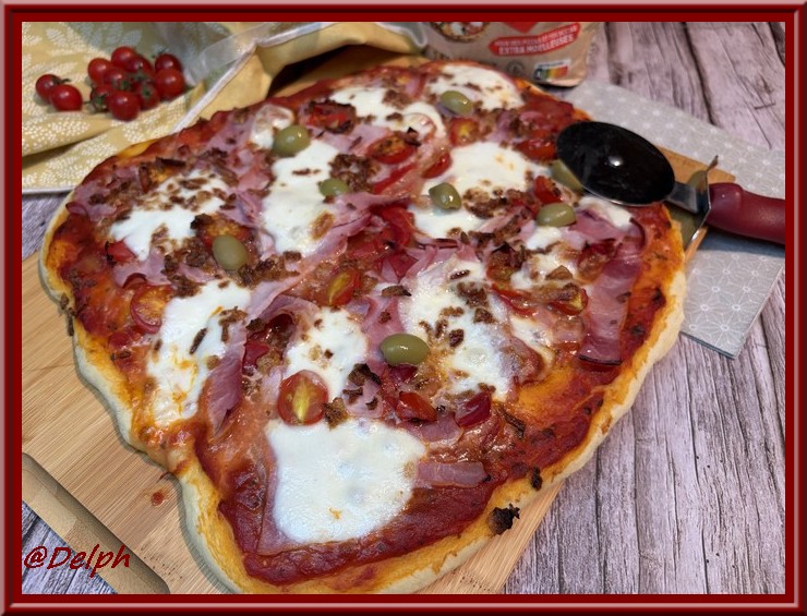 Pizza aux poivrons marinés et bacon