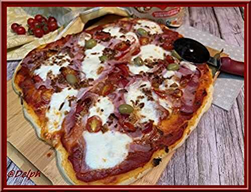 Pizza aux poivrons marinés et bacon