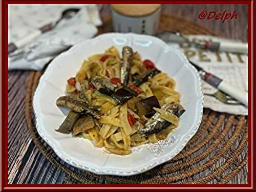 Tagliatelles à la tomate, aubergine et sardines