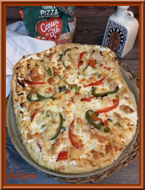 Pizza blanche au poulet et poivrons