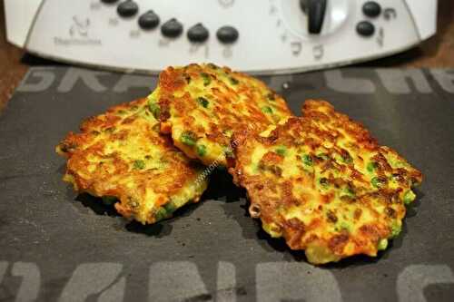 Galettes ou beignets petits pois, carottes, pommes de terre au thermomix, préparés en 10 minutes.