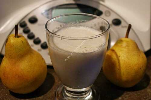 Milk shake poire vanille au thermomix, préparé en 2 minutes.