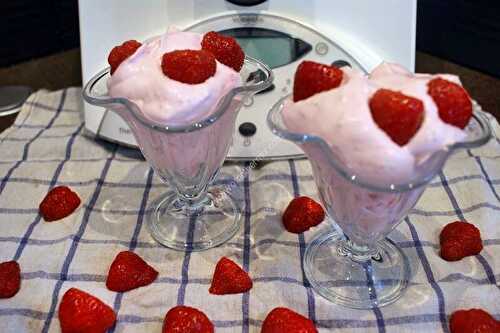 Mousse à la fraise au thermomix, préparée en 7 minutes.