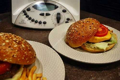 Pain hamburger au thermomix, préparé en 15 minutes.