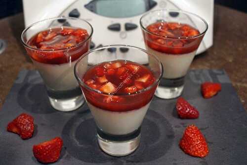 Pana cotta au chocolat blanc et aux fraises au thermomix, préparée en 10 minutes.