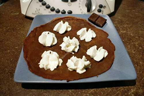 Pâte à crêpes au chocolat au thermomix, préparée en 3 minutes.