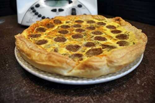 Quiche au saint nectaire et saucisses au thermomix, préparée en 5 minutes.