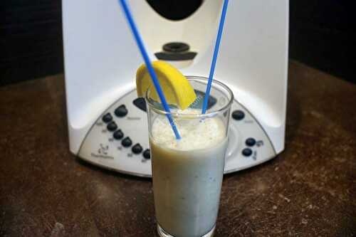 Smoothie banane et miel au thermomix, préparé en 2 minutes.