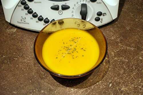 Soupe de carottes cerfeuil au thermomix, préparée en 5 minutes.