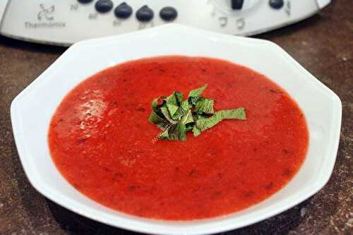 Soupe de fraise à la menthe au thermomix, préparée en 5 minutes.