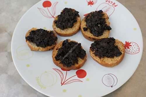 Tapenade aux olives noires au thermomix, préparée en 2 minutes.