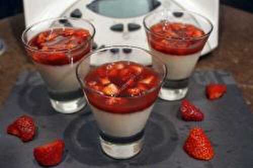 Pana cotta au chocolat blanc et aux fraises