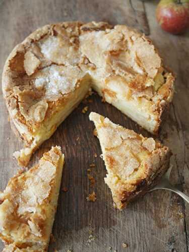 Gâteau aux pommes et yaourt avec sa croûte craquante