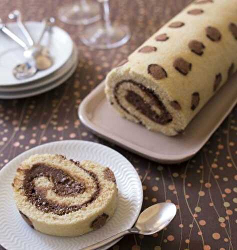 Gâteau roulé imprimé léopard à la mousse au chocolat au lait