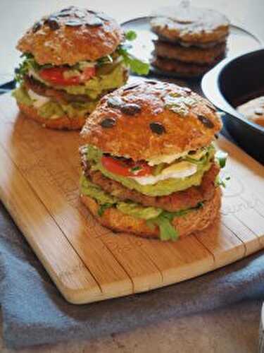 Burgers végétariens : guacamole, galettes de lentilles et mayonnaise maison - Recettes végétariennes faciles
