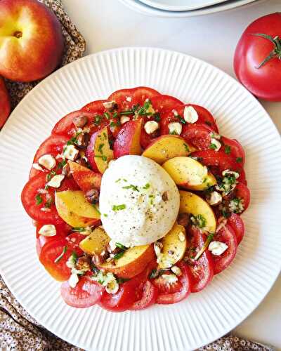 Salade de tomate, mozzarella et nectarine - Recettes végétariennes faciles - On mange quoi Violette