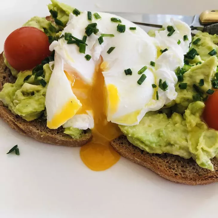 Tartine Avocat Oeuf mollet