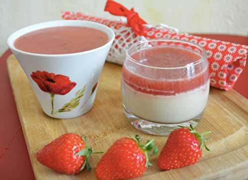 Panna cotta aux fraises et gelée de fraise poivrée