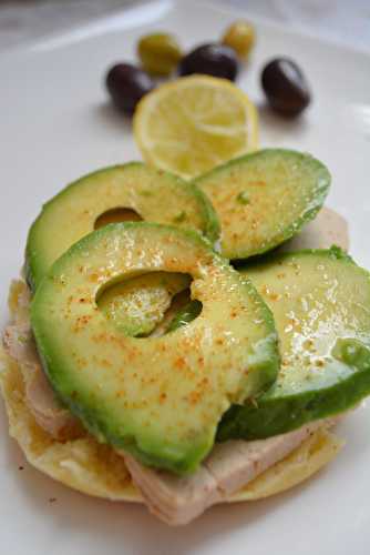 Tartine avocat - tofu fumé