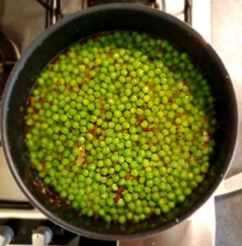 Petits pois aux oignons grillés ? Ottolenghi