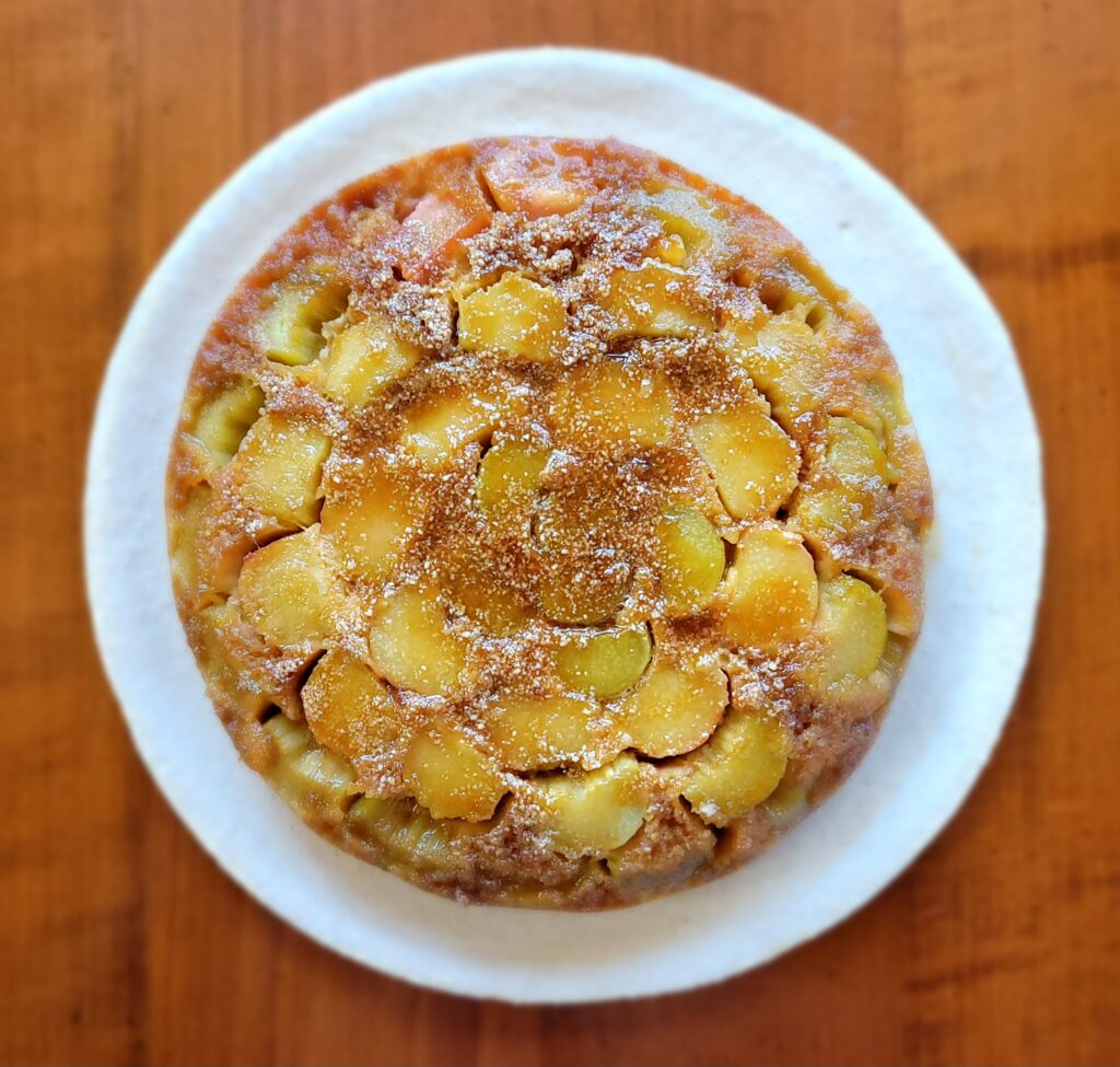 Gâteau renversé à la rhubarbe