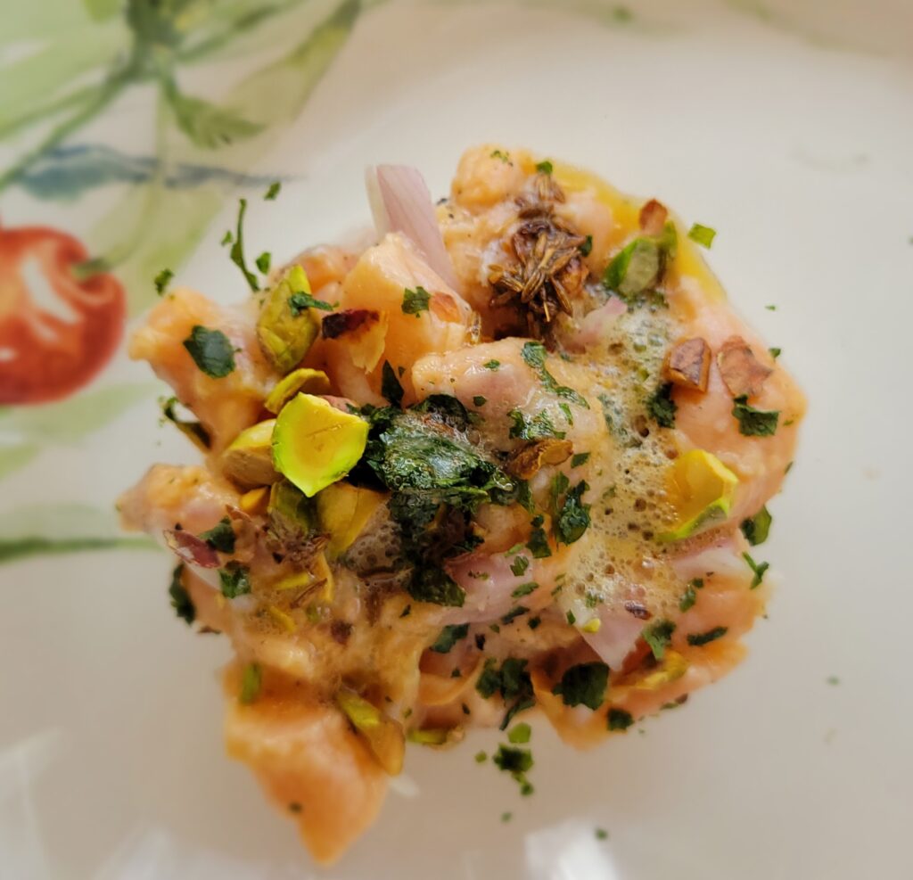 Tartare de truite au beurre noisette et pistaches – Yotam Ottolenghi