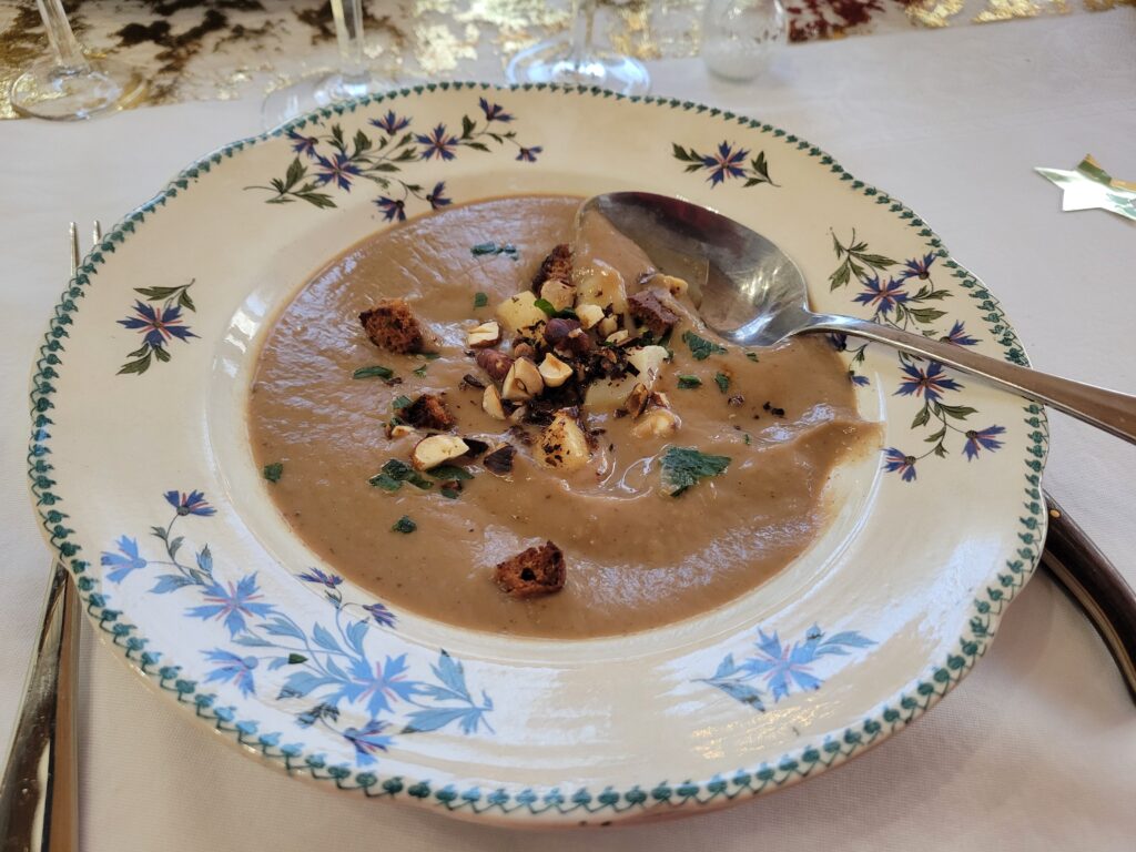 Velouté de châtaignes, noisettes et pain d’épices