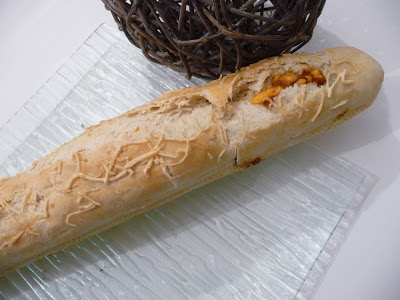 Baguette fourrée : thon, tomate et fromage