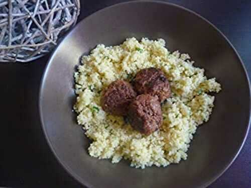 Boulettes de boeuf aux zestes d’orange, semoule aux herbes