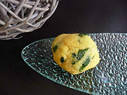 Boulettes de polenta aux blettes et curry, coeur de kiri