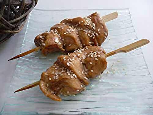 Brochettes de poulet mariné au sésame