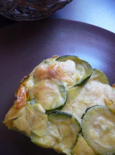 Clafoutis de poireaux, courgettes, chèvre et curry