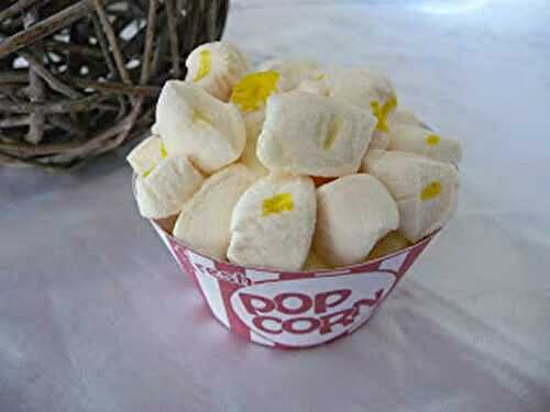 Cupcakes originaux façon pop corn (muffins pralines roses et glaçage au beurre et philadelphia)