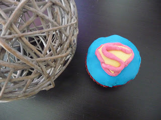 Cupcakes superman en pâte à sucre