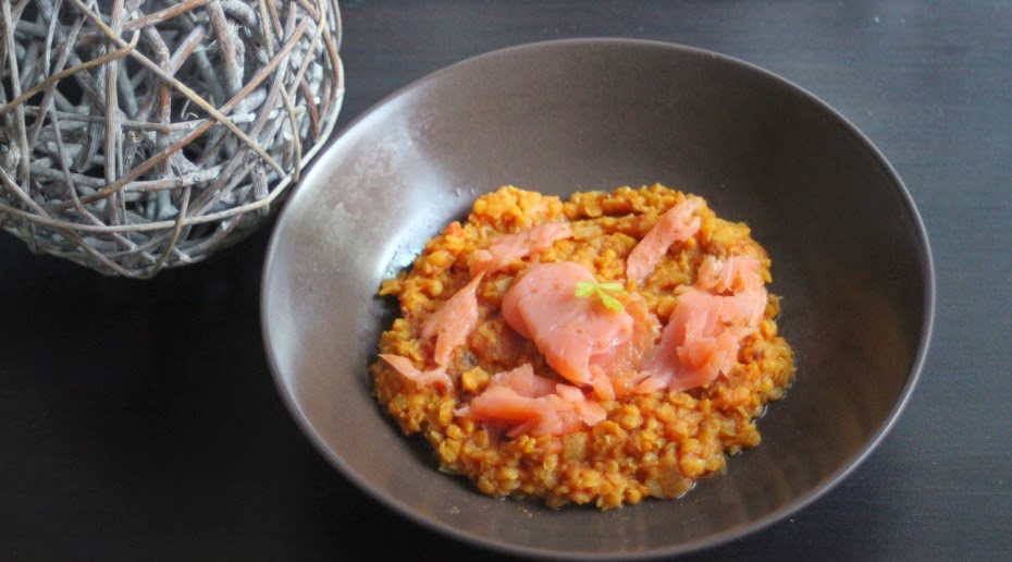 Curry de lentilles corail au saumon fumé