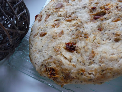 Focaccia au basilic et tomates sechées