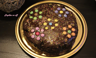 Gâteau d’anniversaire pour enfant (chocolat, nappage chocolat, smarties) au thermomix ou sans