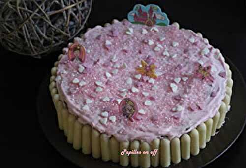 Gâteau d’anniversaire pour fille (5ans) – Gâteau chocolat au lait recouvert de chantilly rose et décoré au thermomix ou sans