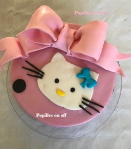 Gâteau Hello Kitty en pâte à sucre, au thermomix ou sans – spécial allergique à l’oeuf