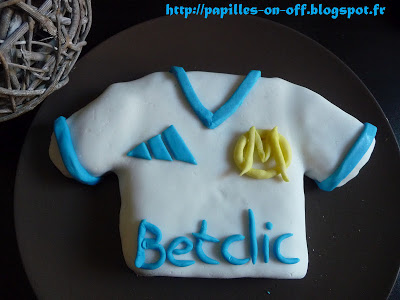 Gâteau maillot de foot OM en pâte à sucre (pas à pas)