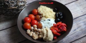 Healthy bowl (semoule, pois chiches, poivrons, houmous, etc) – IG bas